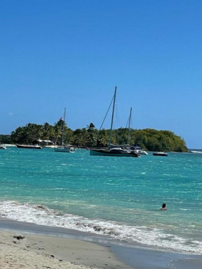 Splendid Apartment near the beach 2 minutes walk, Le Gosier